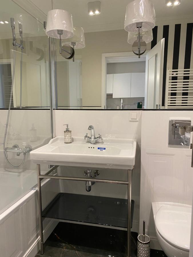 Przyjazny Apartament Apartment Lodź Bagian luar foto